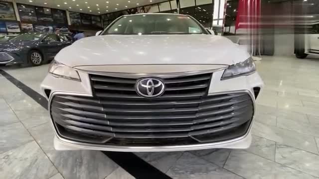 2020款丰田亚洲龙到店实拍,详细了