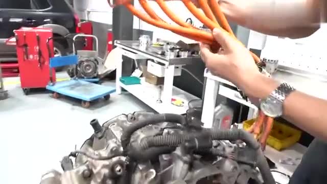 视频：荣威550混动变速箱，离合器被踹成两半，能不打滑、不走车吗