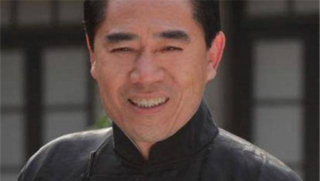 白敬功算是白景琦和黄春的希望与期盼,因为白敬业吊儿郎当的,但是白敬