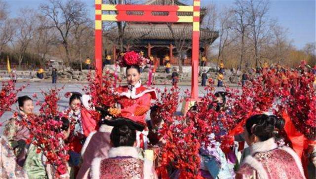 甄嬛传:安陵容跳冰嬉舞时,谁注意到果郡王在看哪?让人心疼