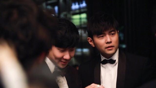 王力宏变王老师?在网上教唱歌,亲自回答学生问题并熬夜改作业休闲区蓝鸢梦想 - Www.slyday.coM 王力宏变王老师?在网上教唱歌,亲自回答学生问题并熬夜改作业休闲区蓝鸢梦想 - Www.slyday.coM