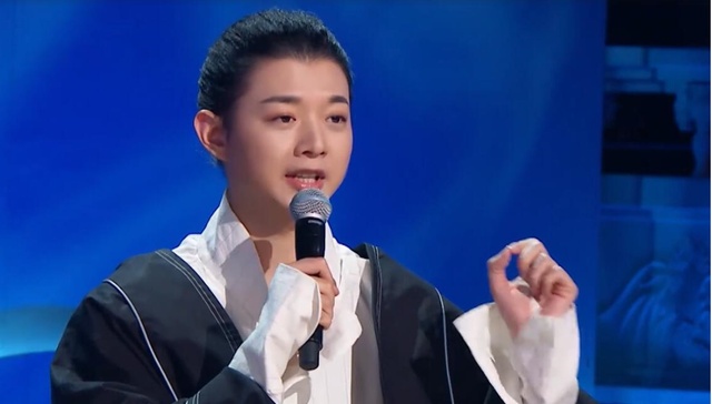 有种"整容"叫火风儿子,长发剪掉后判若两人,网友要这样早红了|霍尊