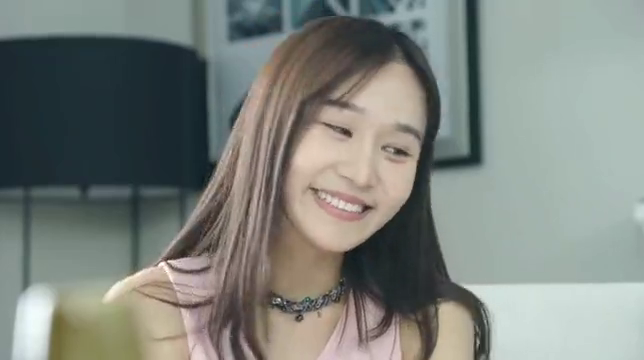 简凡送女友回家,不料曾楠多嘴说要在家等简凡回来,这下误会大了