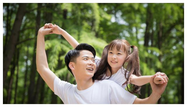 爸爸独自带娃隔离14天，回家后妈妈用一瓶发膜给女儿洗头：忍不休闲区蓝鸢梦想 - Www.slyday.coM