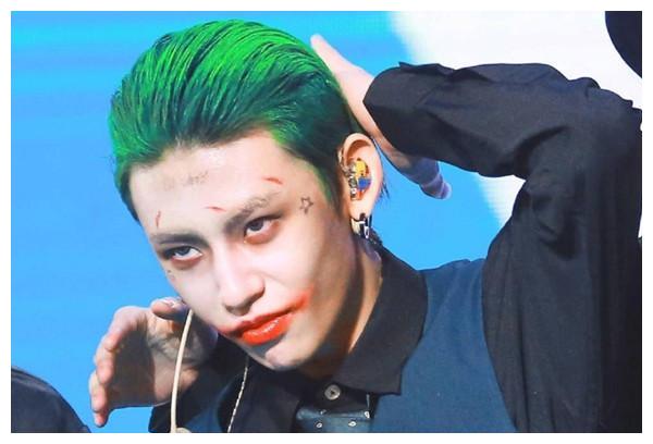 黄明昊的小丑很软萌,薛之谦的小丑很伤感,看到他:差点没认出来