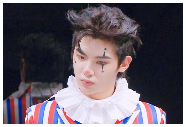 黄明昊的小丑很软萌,薛之谦的小丑很伤感,看到他:差点没认出来