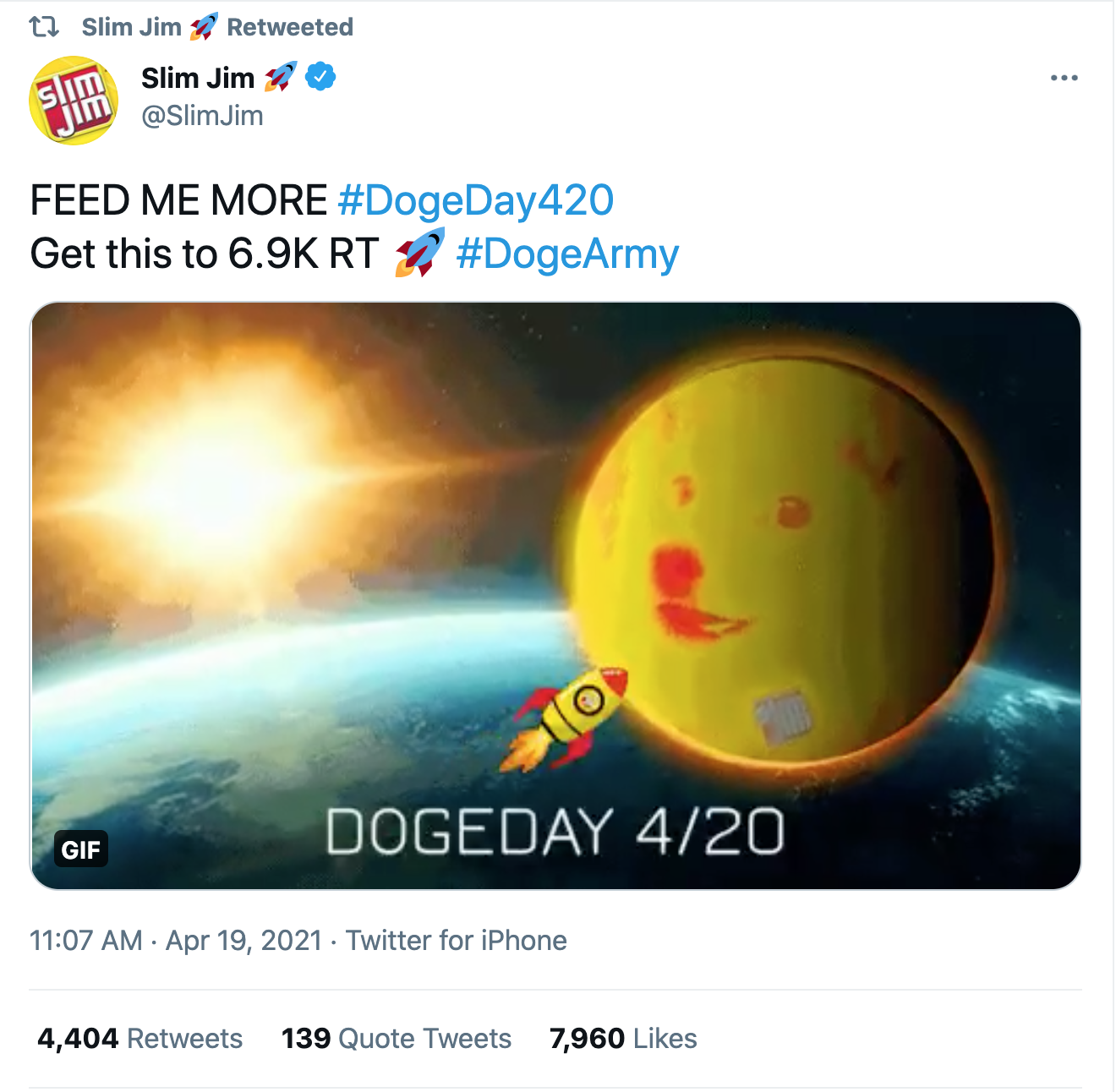 最主要的传播素材,里面三个很强烈的视觉元素:狗狗币上那个狗狗,火箭