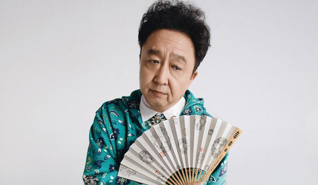 相声皇后也下海了德云社于谦拍个人首本杂志潮得不像五十岁