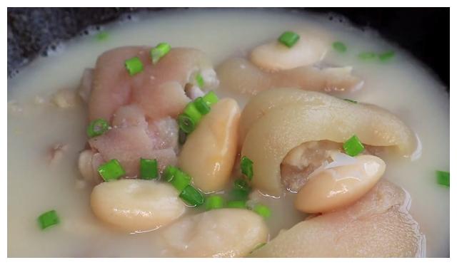 居家分享芸豆蹄花汤,汤色奶白,软烂q弹,老少皆宜的居家美味