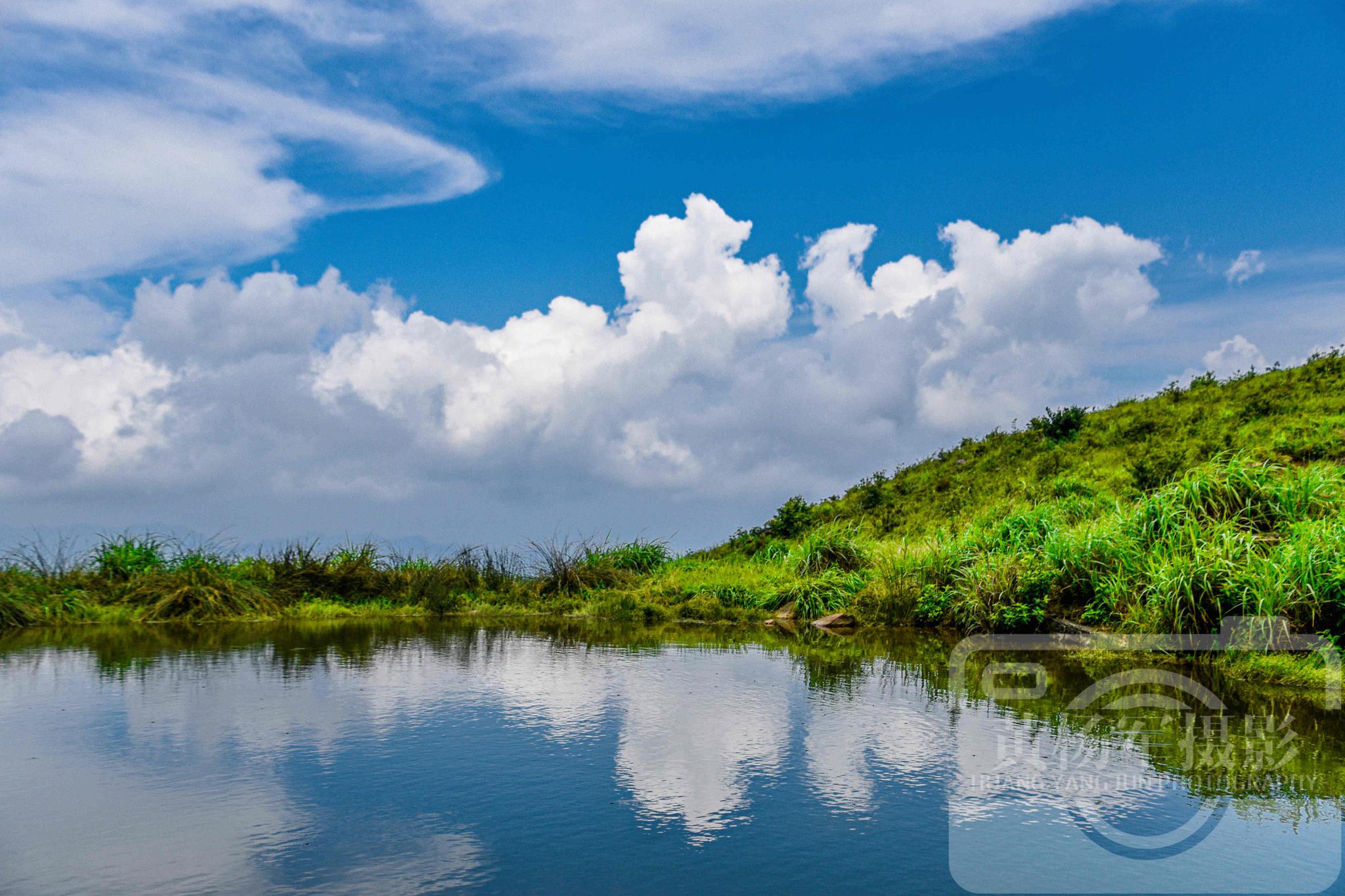 赣州于都县屏山牧场,绵延的高山青草甸风景如画,草原风光很迷人_高清