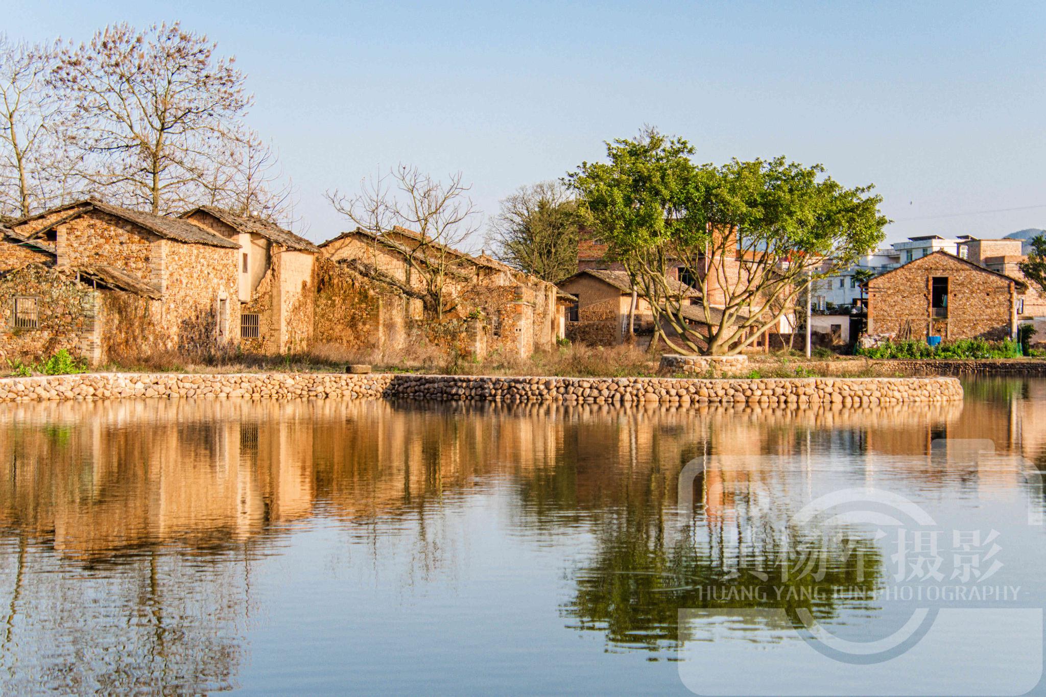 赣州于都县坝脑古村的老屋蓝天下的古建筑古韵浓郁乡村景色熟悉