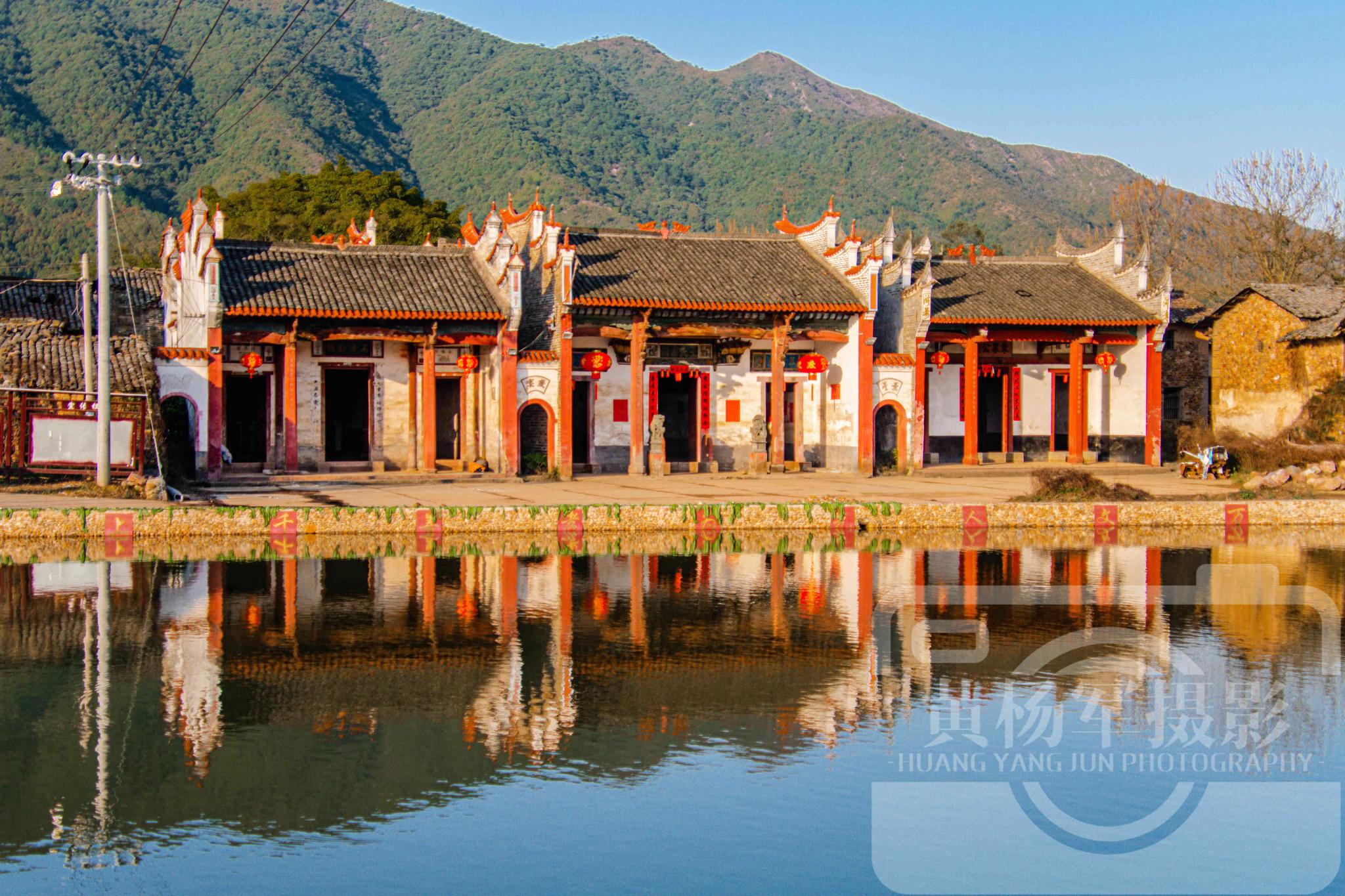 赣州于都县坝脑古村的老屋蓝天下的古建筑古韵浓郁乡村景色熟悉