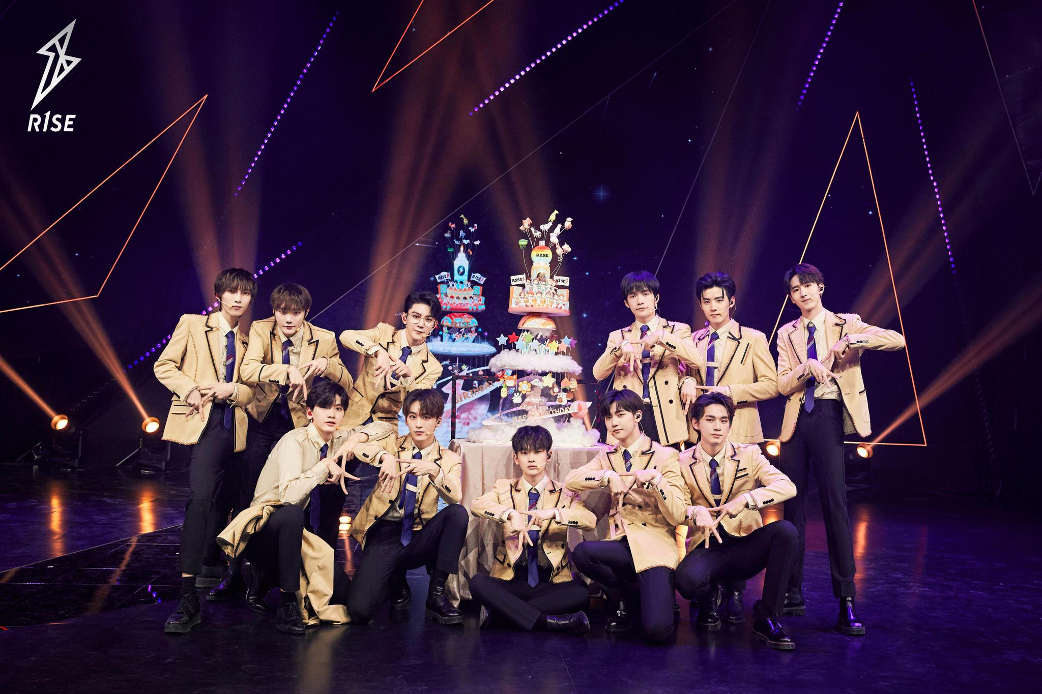 r1se线上周年庆生,《曜》舞台首秀见证一年成长蜕变