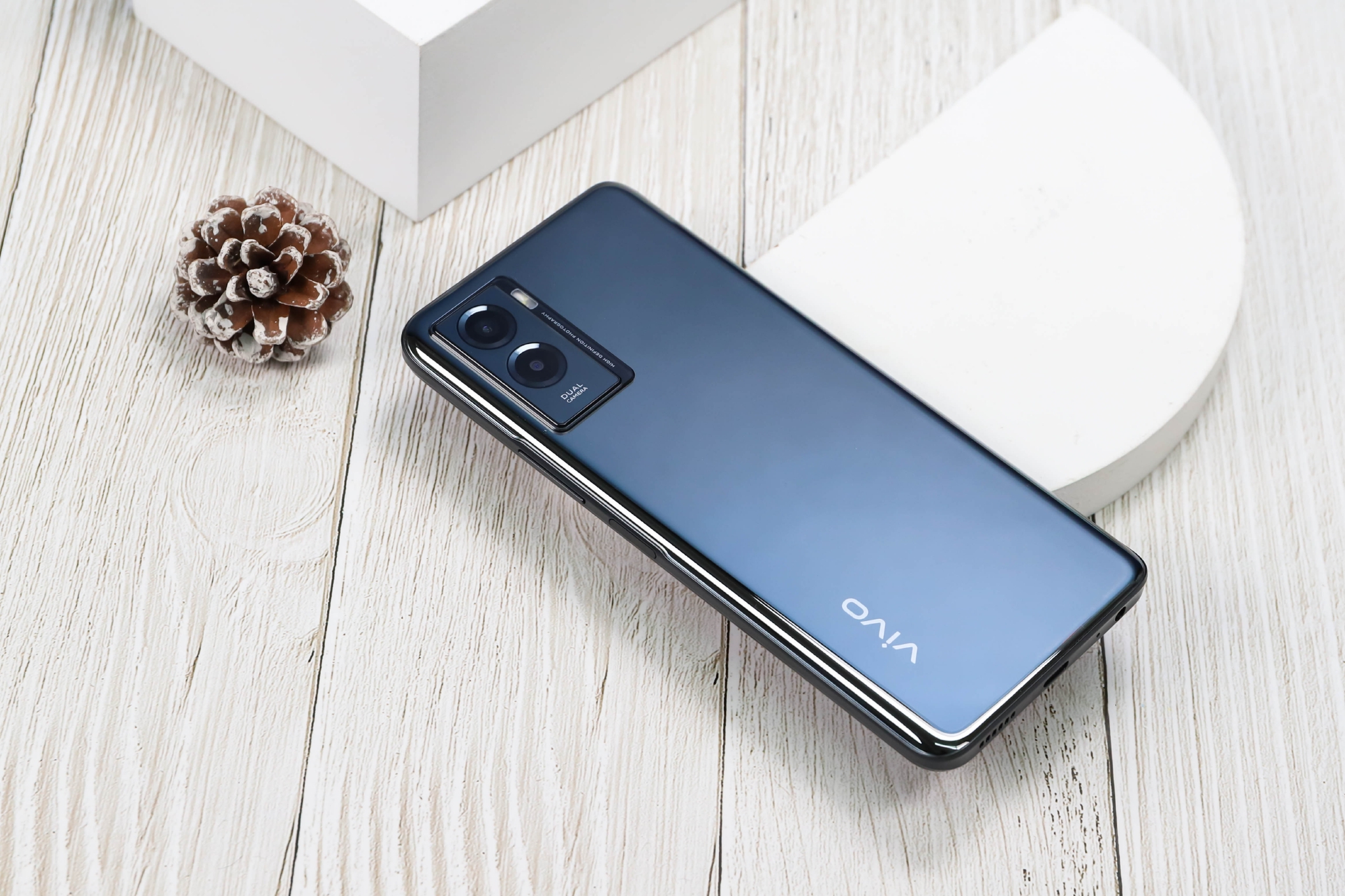 vivoy55s图赏透泽镜面质感呼吸云阶设计