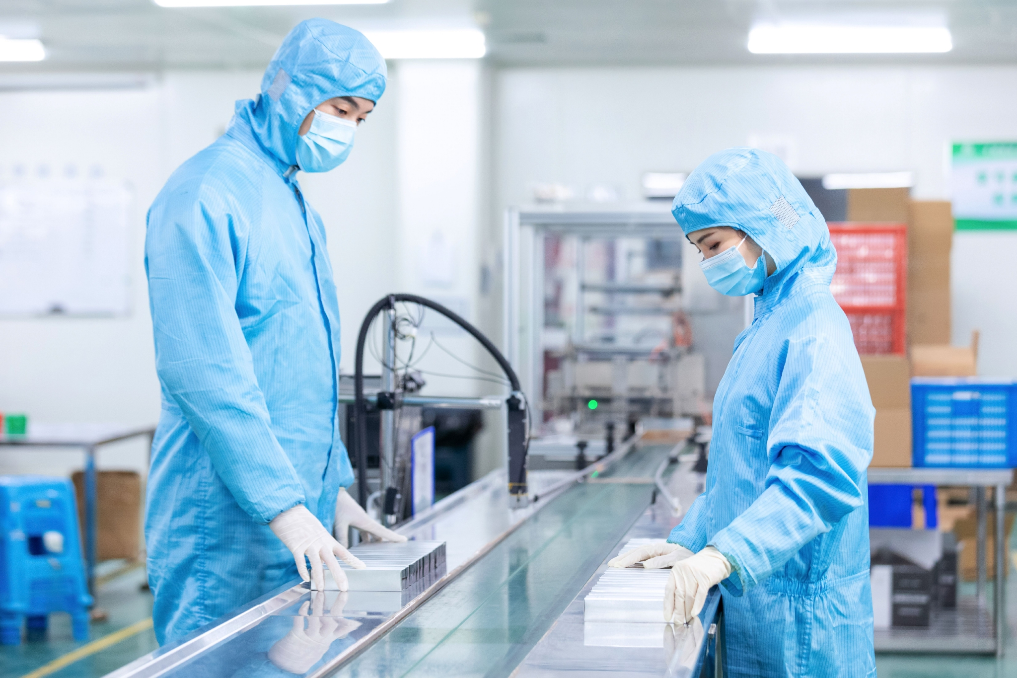 华辉人力:电子厂为什么要穿无尘服?穿无尘服有害吗?__财经头条