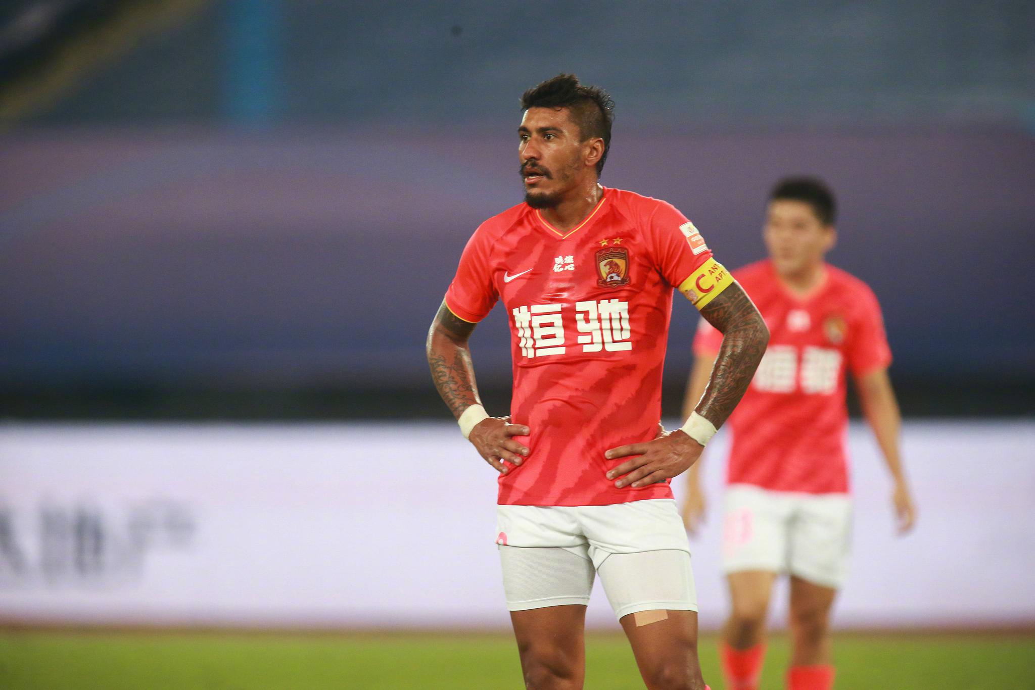 为了中超第二阶段的比赛,建议广州恒大主帅卡纳瓦罗轮休保利尼奥