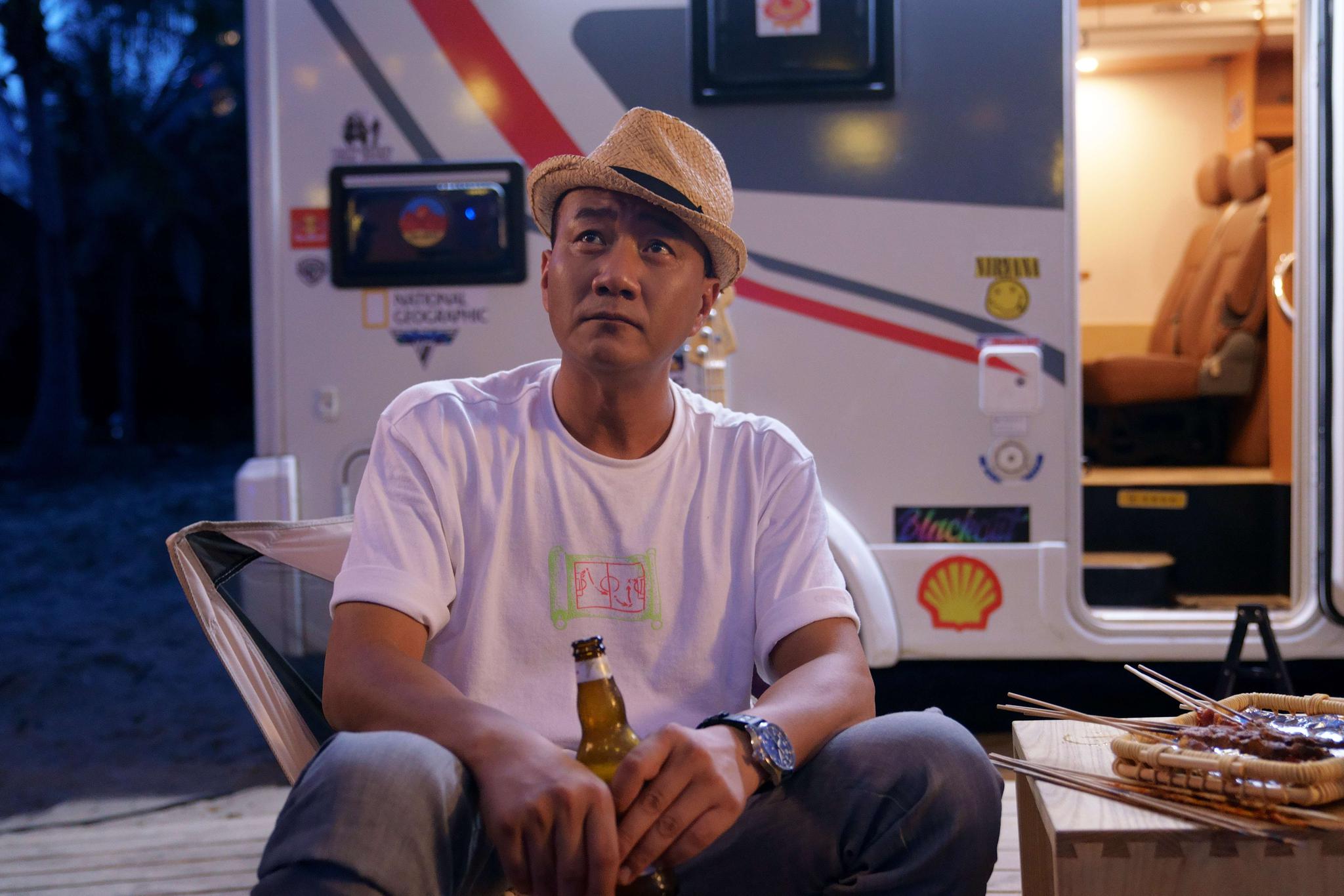 胡军贺岁新剧《假日暖洋洋》开播 摇滚老炮为爱走天涯