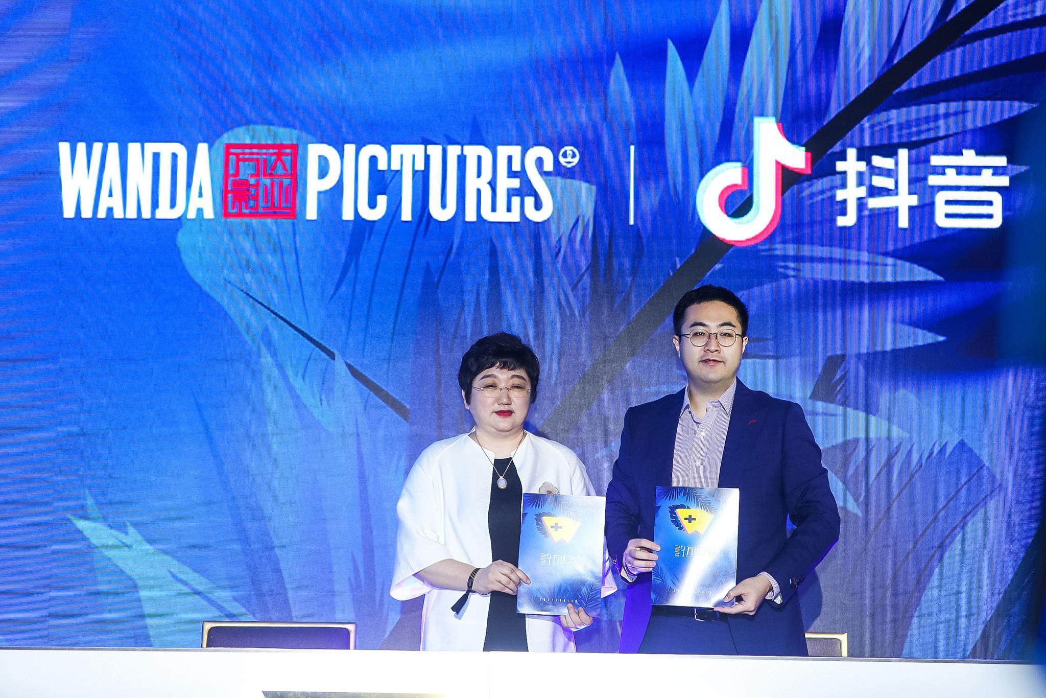 “万达之夜”片单曝光 红色主旋律巨制重磅发布引领“万物生长”|万达影视|中国电影|曾茂军_新浪新闻