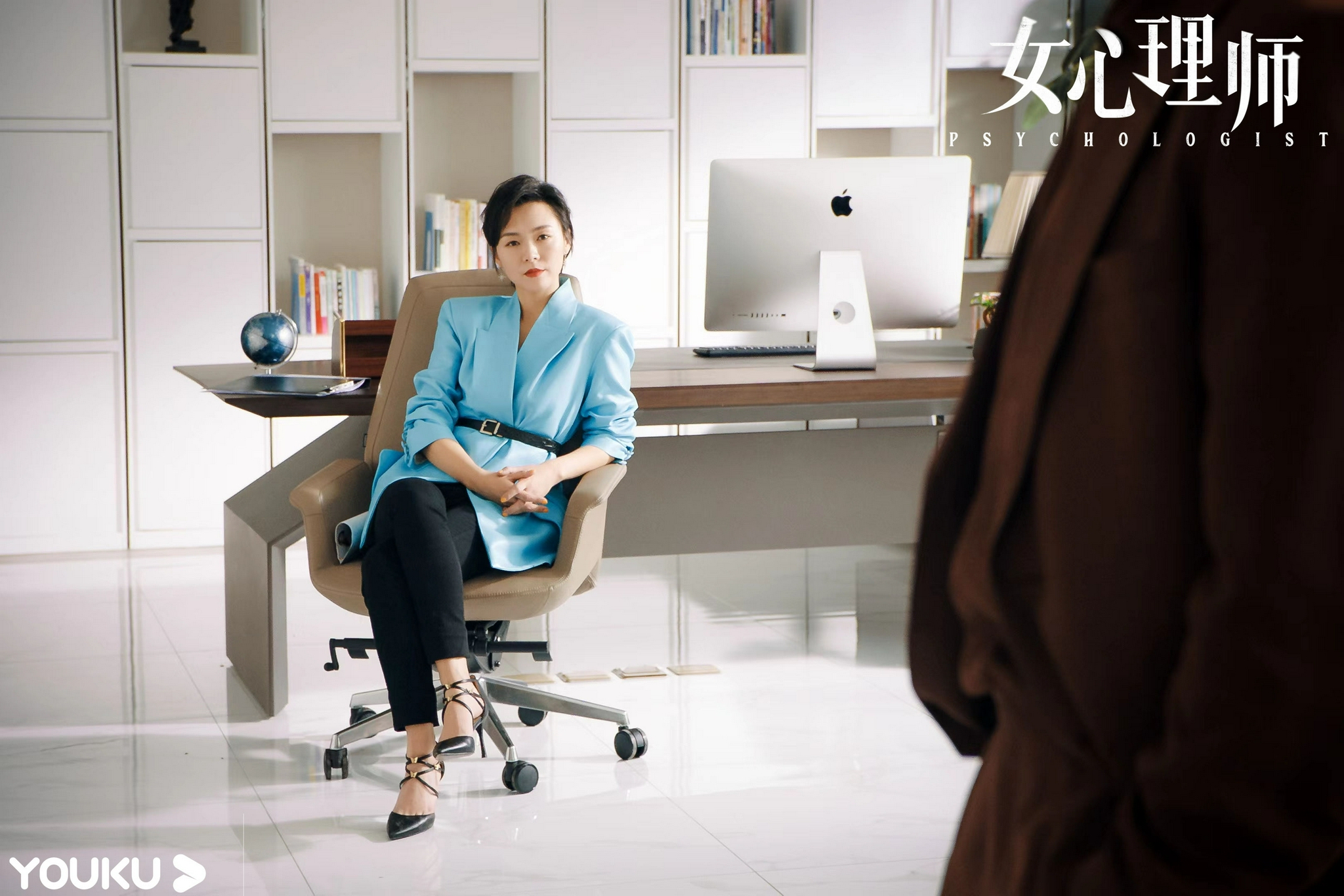 程怡女心理师正在热播饰佟瑶霸气亮相