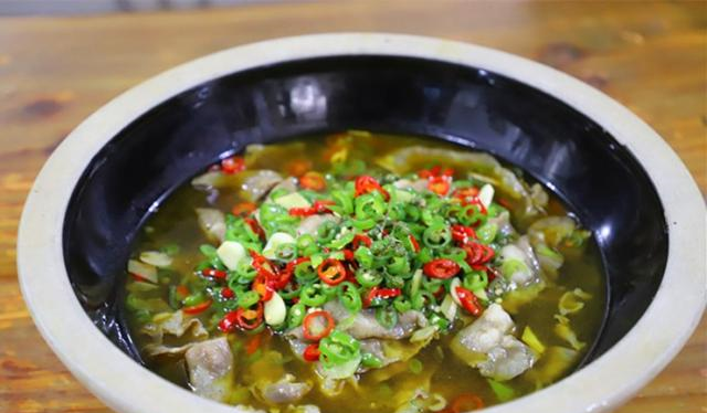 肥牛不要只会涮火锅,看看大厨怎么做,鲜辣开胃,上