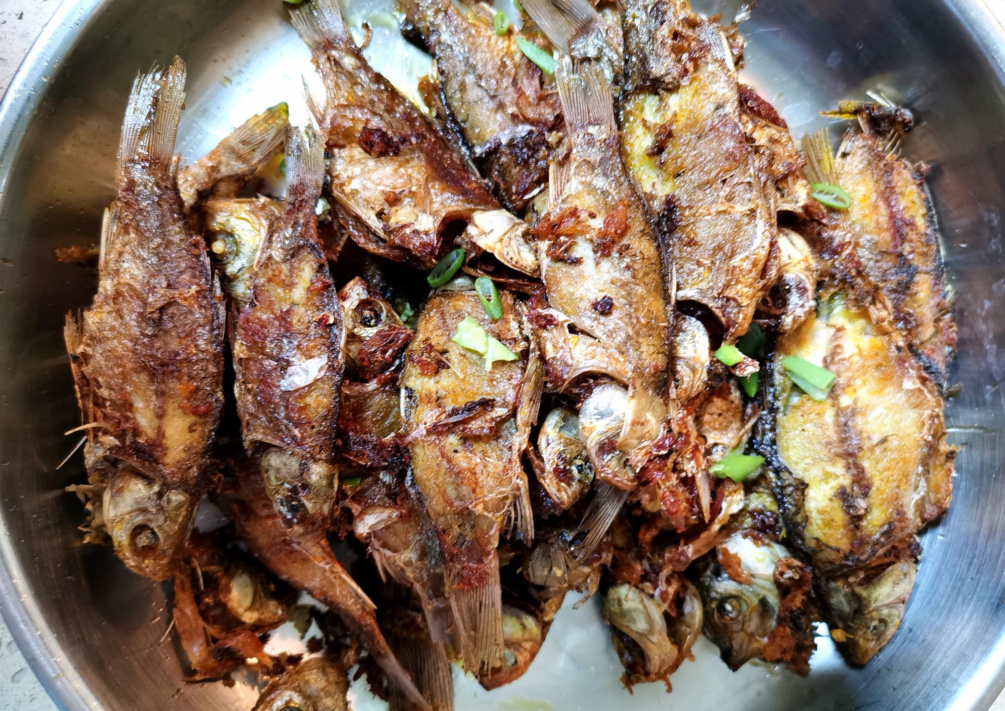 连鱼骨都可以吃的干炸小鲫鱼解锁酥脆秘诀
