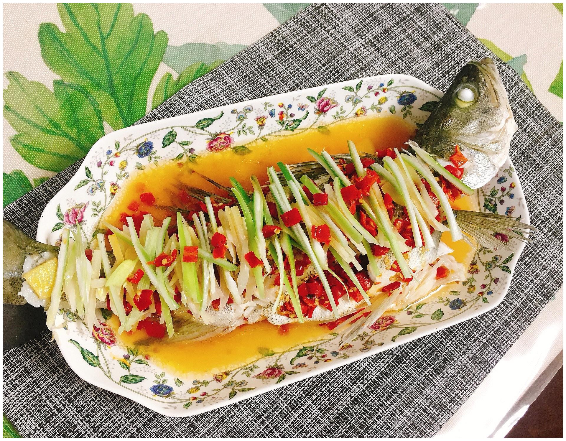 剁椒蒸鲈鱼的做法