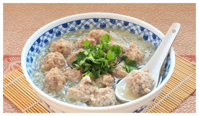 汆丸子好吃有诀窍谨记3个窍门丸子q弹香嫩饱满多汁