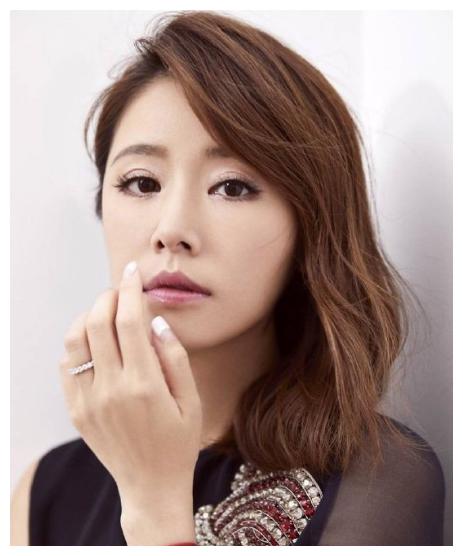 身形灵活不沾尘，轻移细步快如风十二生肖是什么动物？