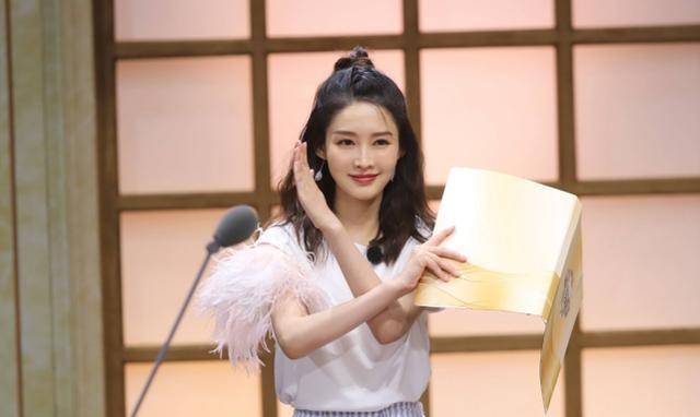 李沁点名《天天向上》,称端不平的一碗水,粉丝直呼抱走李沁