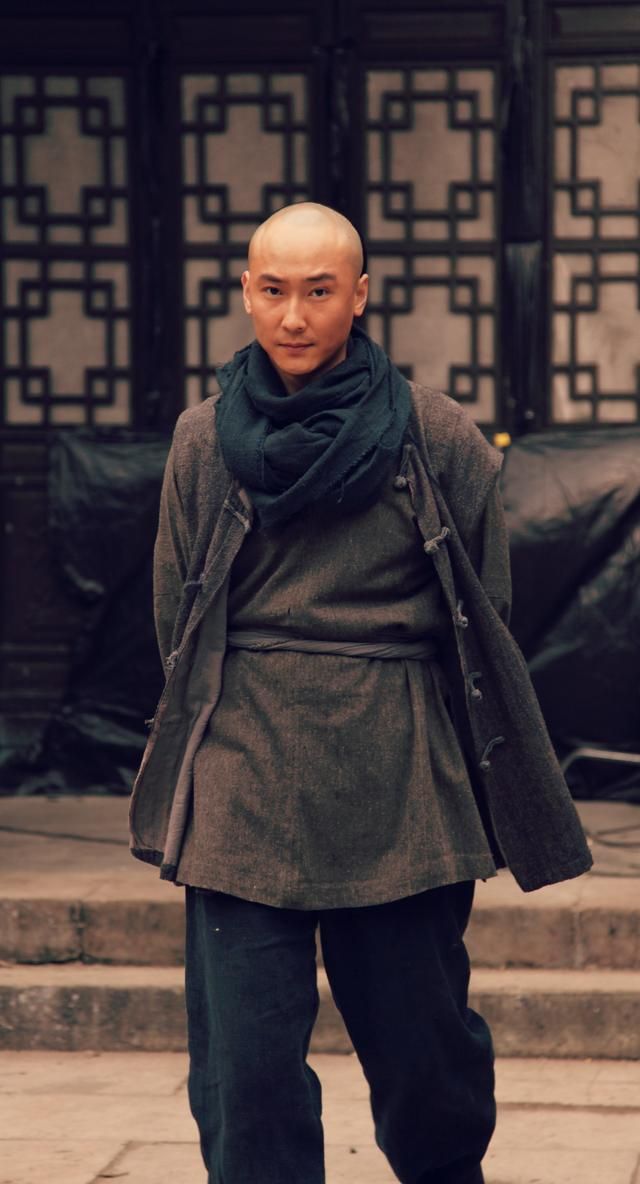37岁演员周瑞曝存款仅5位数,住10平米房无空调|房子|霍建华|贾青|李峰|蹲坑_新浪新闻