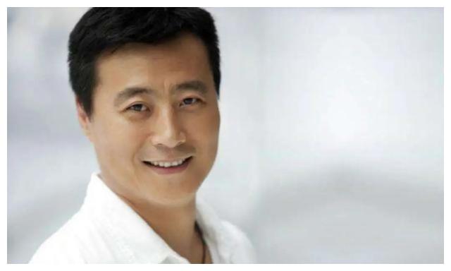 任程伟近况罕曝光与友人共舞欢乐多和初恋苦尽甘来很幸福