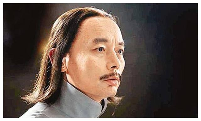 只能说自己是马邦德的师爷,而张麻子代替他成了县长到了鹅城去任职