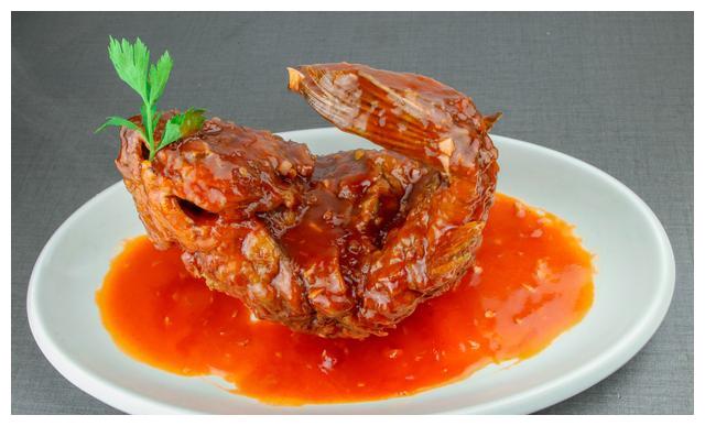 家常糖醋鲤鱼的做法,外酥里嫩酸甜又开胃,超级下饭