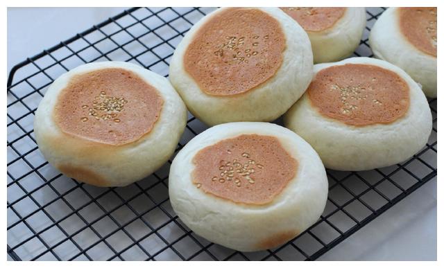 红豆饼按此做法倍儿柔软,口感甜而不腻,女人常吃有好处