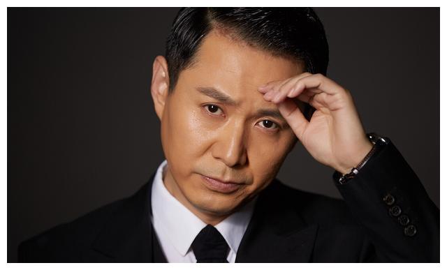 郭广平曾娶小11岁话剧花旦结婚15年0绯闻今一家三口其乐融融