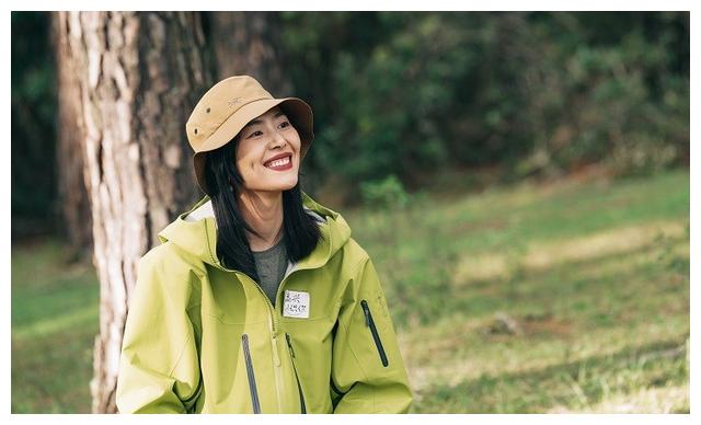 很高兴认识你周迅阿雅云南深山冒险刘雯上演草地走秀