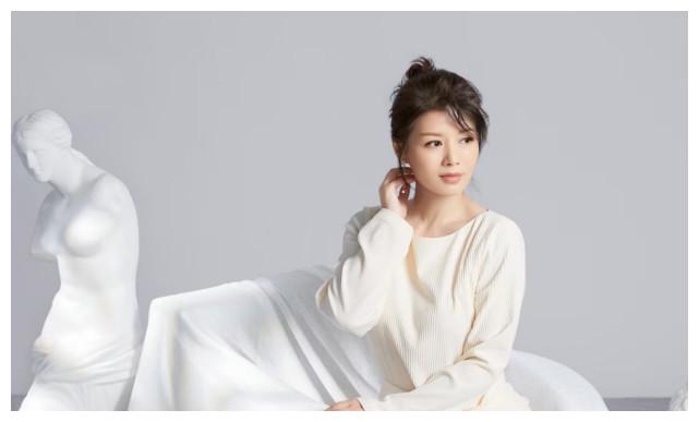 程愫傅程鹏前妻有军旅之花的美誉大江大河2中扮隋春凤