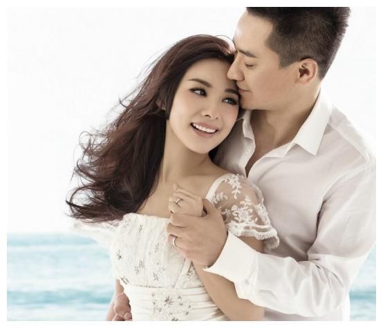 刘璇全家近照俩夫妇很节俭帅气老公是艺术家儿子名字很奇特