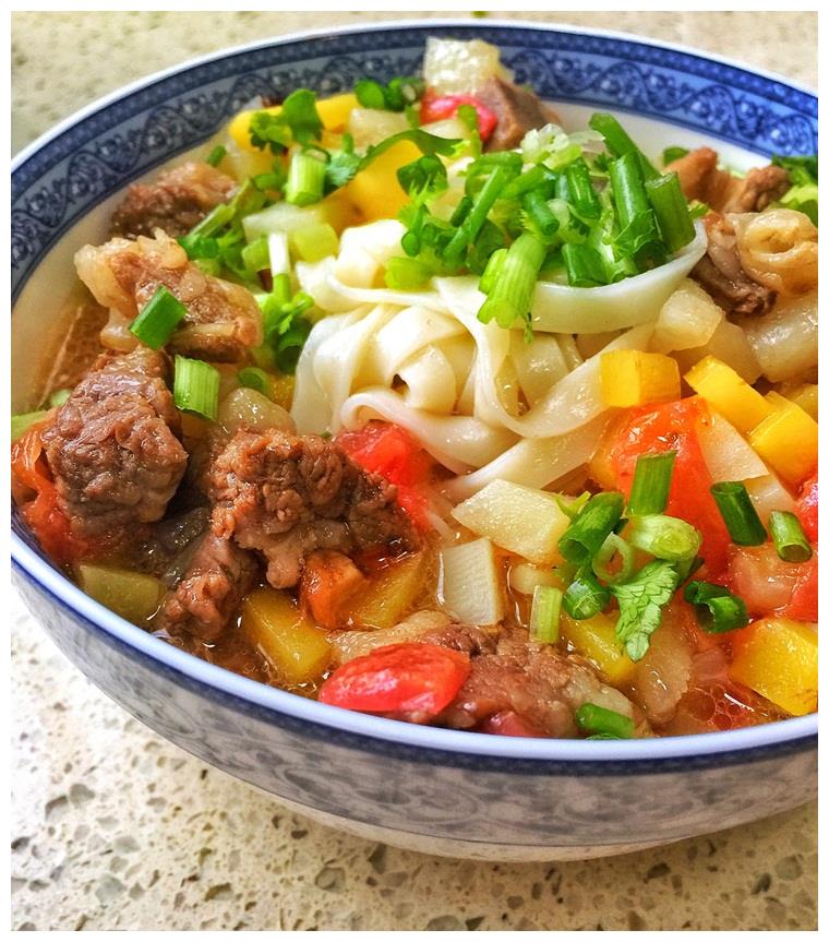 牛肉疙瘩臊子面的烹饪技巧中裕手擀风味挂面精选中裕阳光小麦所制挂面