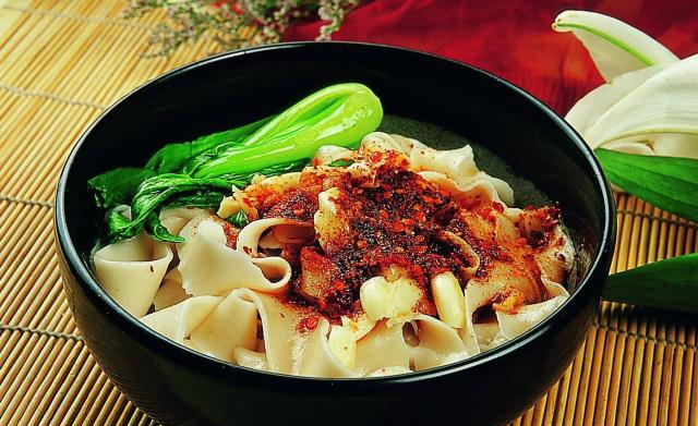 做油泼面时,只要掌握了这个“诀窍”,做的油泼面香味四溢更好吃休闲区蓝鸢梦想 - Www.slyday.coM 做油泼面时,只要掌握了这个“诀窍”,做的油泼面香味四溢更好吃休闲区蓝鸢梦想 - Www.slyday.coM