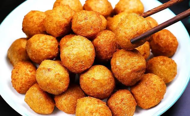 炸肉丸时,别再傻傻用淀粉,牢记这3种东西,酥脆金黄全家爱吃__财经头条