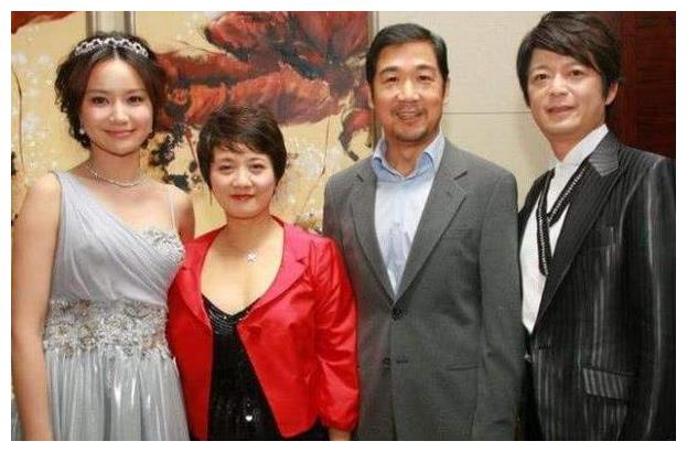 张国立一生一儿三女,虽然3个女儿个个长脸,可唯一儿子一言难尽