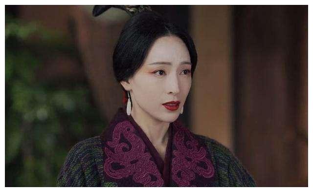 从韩霓向姚贾请求帮助就能看出来,她真的是个没主