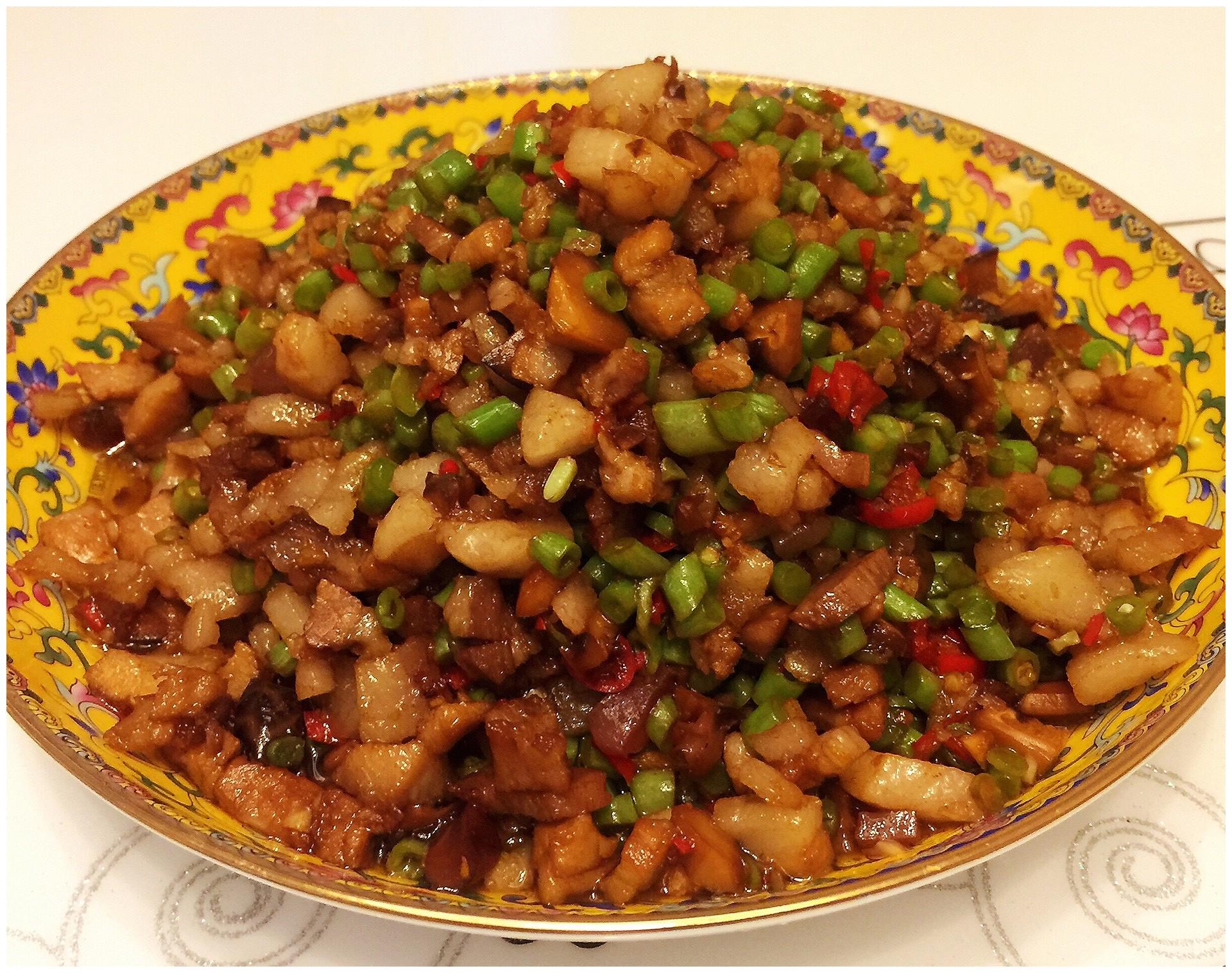 五花肉也可以这样做～豇豆小米辣炒肉粒