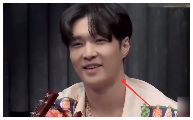 发福的张艺兴是何画风下巴和脖子胖到分不清男神也油腻