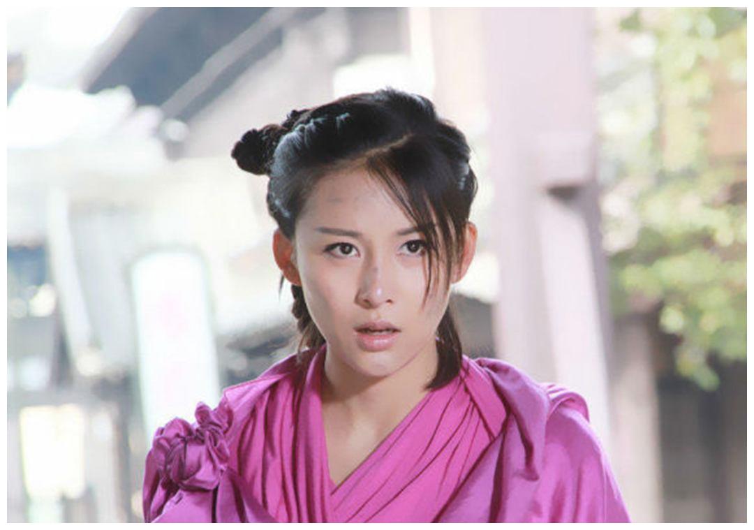 在少室山上,丁春秋挟持了阿紫姑娘,想让聚贤庄杀了玄慈方丈,目的是