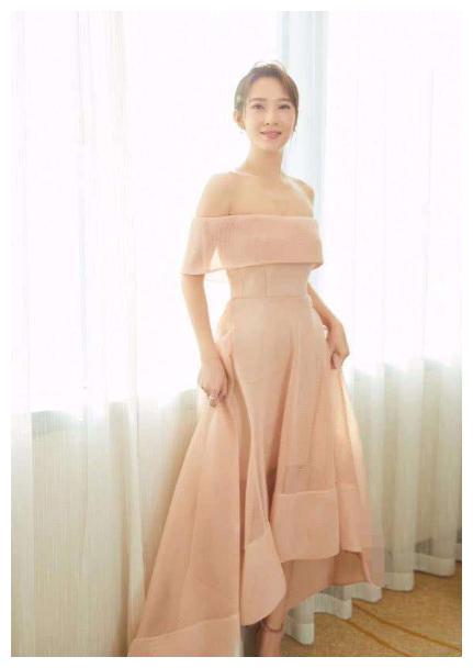 了10年终于嫁给偶像,如今33岁被宠成公主|聂远|秦子越|偶像_新浪新闻