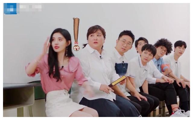 鞠婧祎起身去面试贾玲眼里充满难以置信理由也太真实了