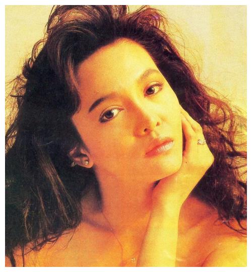 港圈的大姐大郑裕玲,敢于直面骂刘嘉玲,如今成网红主播