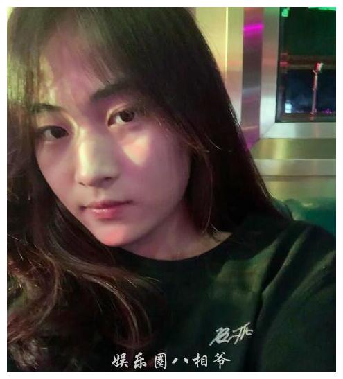 景岗山16岁女儿近照曝光,五官精致清纯甜美遗传父母好基因